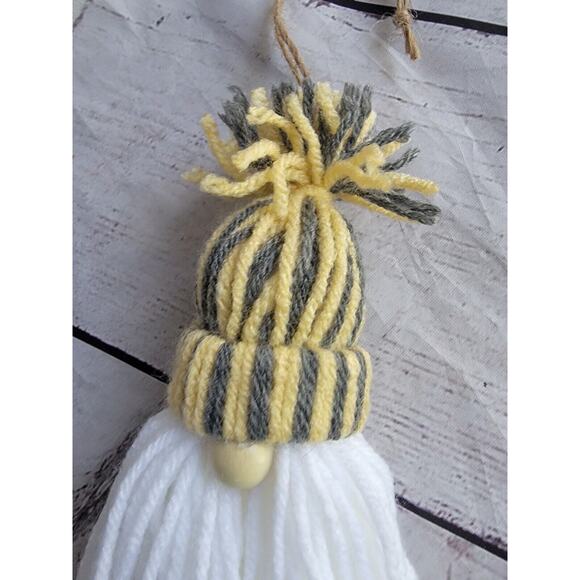 Handmade Hanging Yarn Pom Pom Christmas Gnomes Ornament Yellow And Gay Hat New - Picture 2 of 5